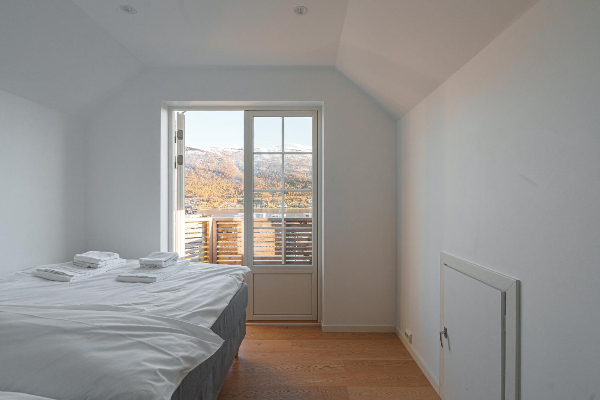 Modern House With Great View! Apartment Tromso Bagian luar foto